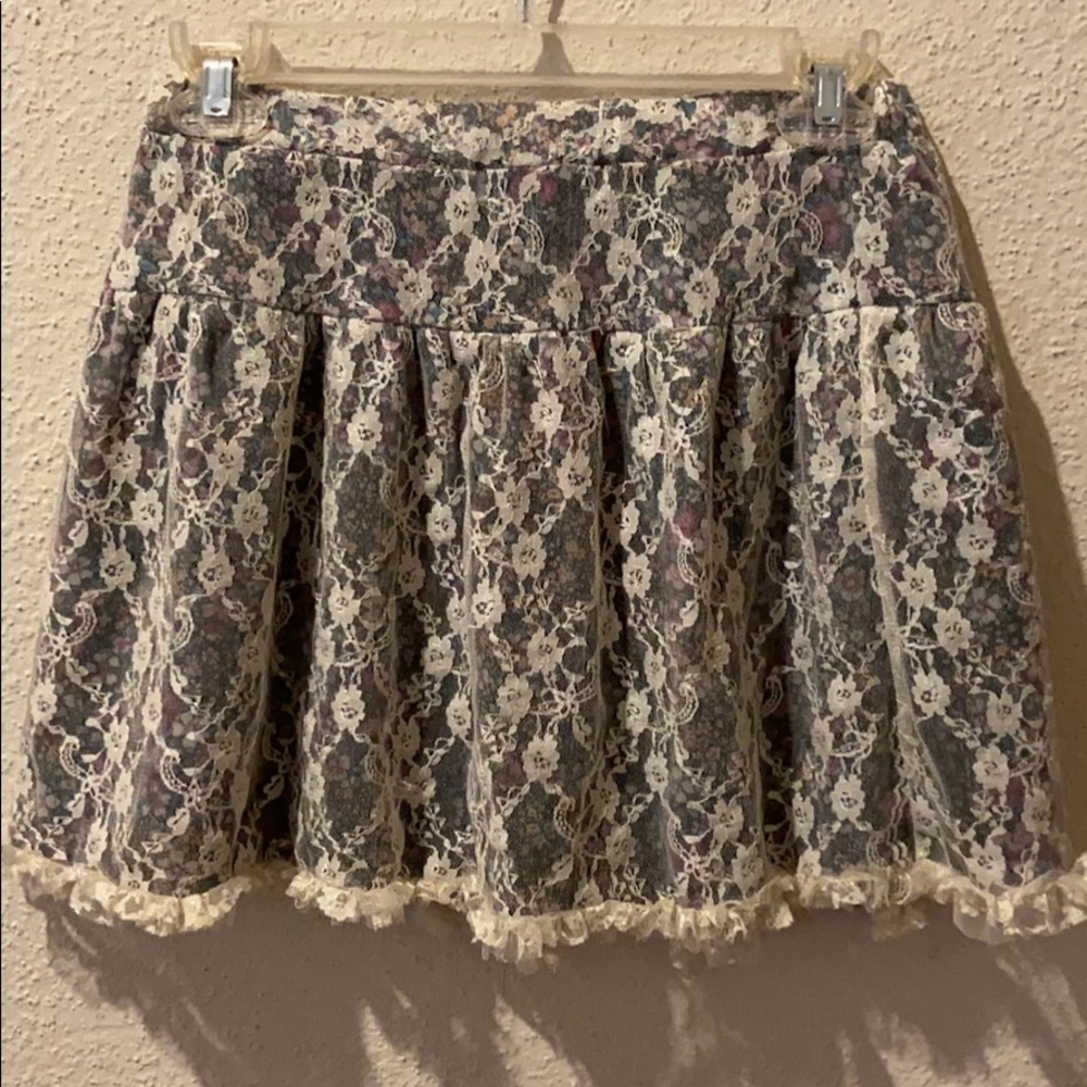 Floral/Lace Skirt size S